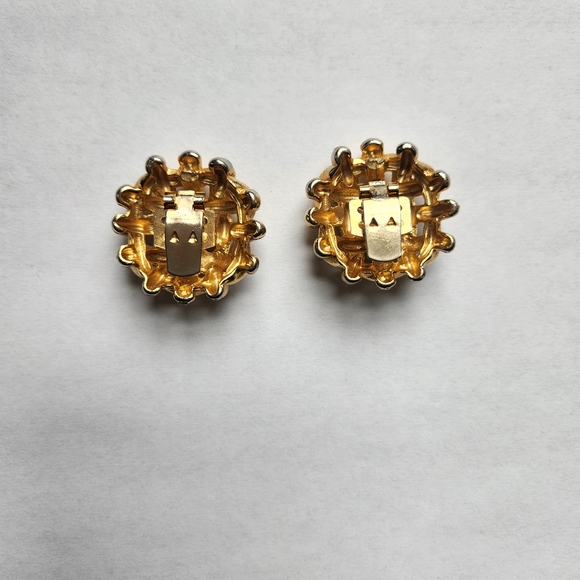Vintage Gold Cluster Clip On Earrings - Picture 2 of 4